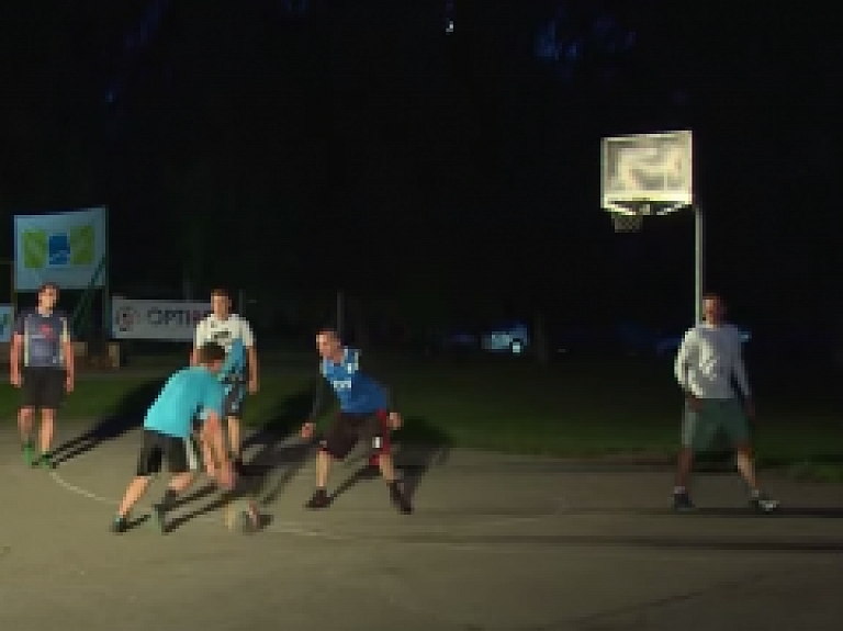 Latgales Reģionālā TV: Jēkabpiliešus vieno nakts sporta spēļu turnīrs