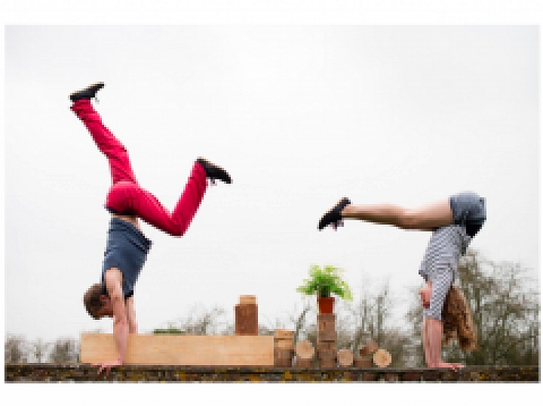 Cirka "Circus Katoen" brīvdabas izrāde Kalnciema kvartālā