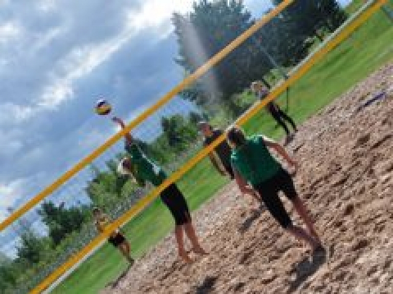 Rēzeknes novadā aizvadīts "Bākas" kauss pludmales volejbolā (galerija)