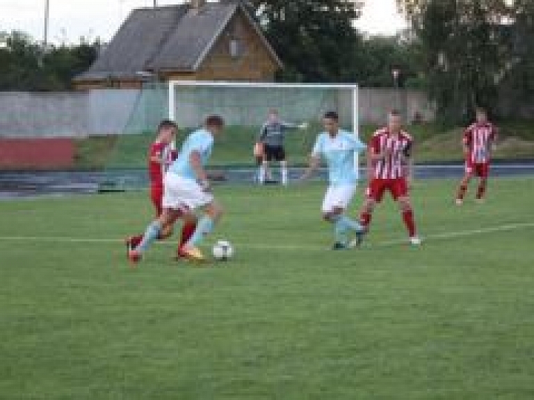 Rēzeknieši piekāpjas futbola čempionāta līderiem (galerija)