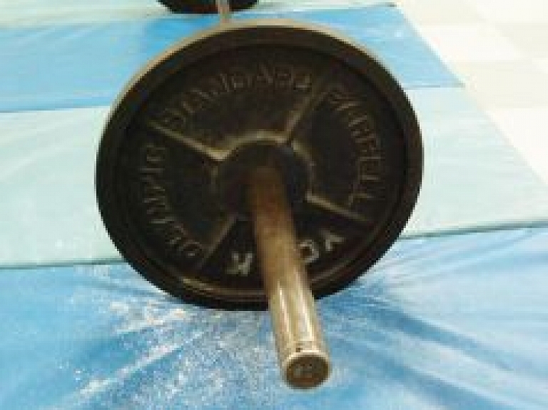 Rēzeknieši iegūst otro vietu svaru stieņa vilkmē no zemes