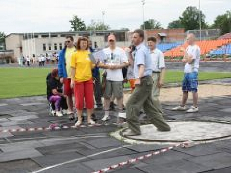 Rēzeknē aizvadītas sporta spēles cilvēkiem ar īpašām vajadzībām (galerija)