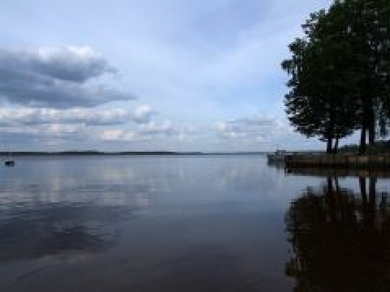 Rīgas pašvaldība sola veikt ūdens kvalitātes pārbaudes Ķīšezerā