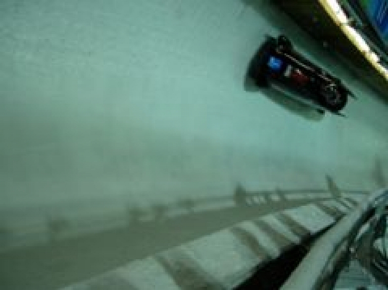 Ventspilī trenējas Latvijas izlase kamaniņu sportā