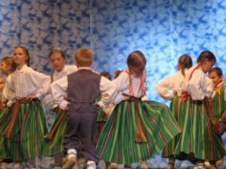 Valkā notiks bērnu koncerts "Vasariņai silti smaidi"