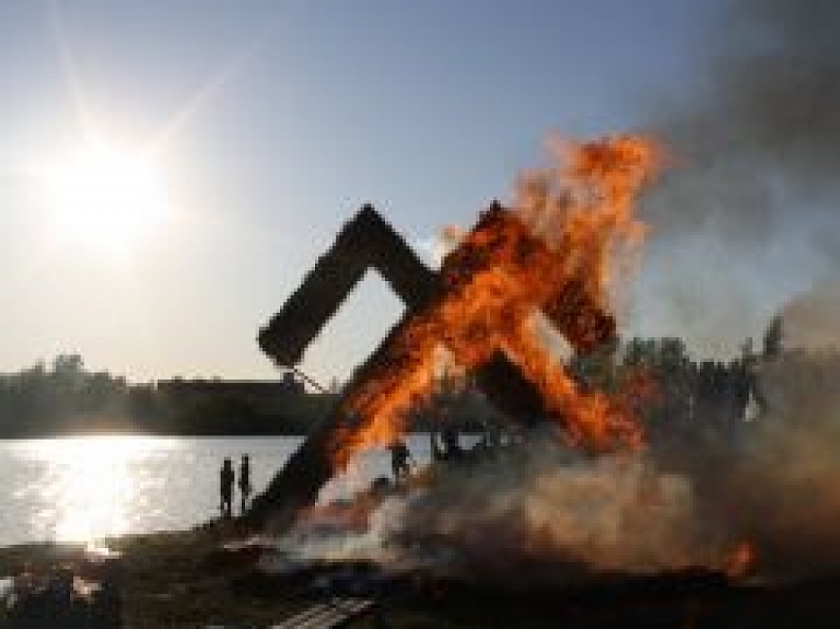 "Mākslas rits" sevī "ieritināja" arī Rēzeknes Augstskolas studentus (galerija)