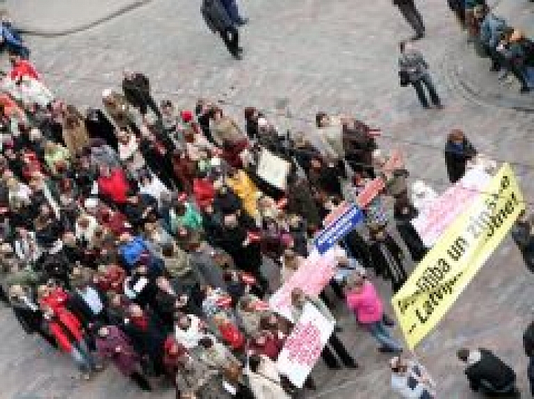 Vienojas par pedagogu protestu organizēšanu