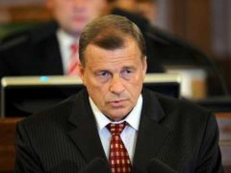 Klaužs uzkrājis teju 185 000 latu