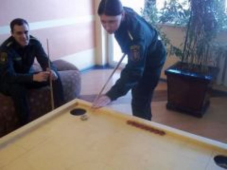 Valsts robežsardzes koledžā sacenšas novusā