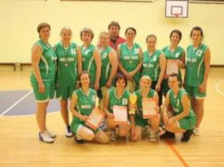 Rēzeknes basketbolistes "Moseņis" tiek pie jauna inventāra (galerija)