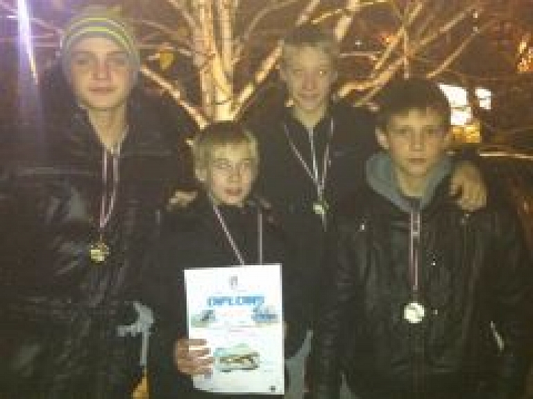 Latvijas jauniešu meistarsacīkstēs peldēšanā Rēzeknes sportisti iegūst vairākas medaļas