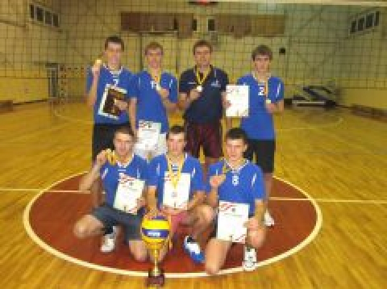 Rēzeknes novada "Rudens kauss" volejbolā aizceļo uz Ezerniekiem