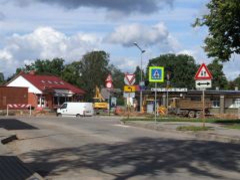 Valmierā turpinās ielu rekonstrukcija pie autoostas