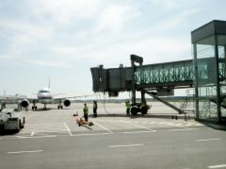 EK apstiprina lidostas "Rīga" 66,94 miljonu latu vērto skrejceļa atjaunošanas projektu
