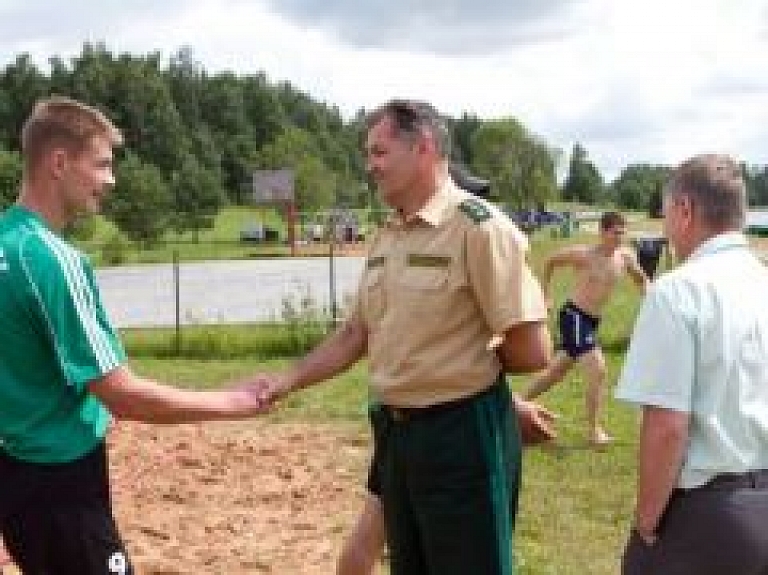 Rēzeknes novadā Valsts robežsardzes koledžas komanda ar panākumiem startē  2.Zemessardzes novada sacensībās volejbolā (galerija)