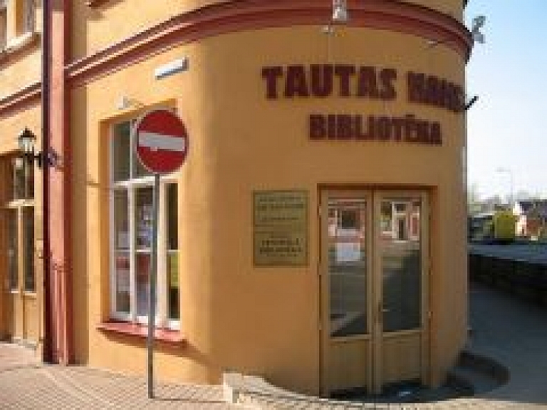 Šovakar Bauskas Tautas namā uzstājas Karaliskā anekdošu turnīra dalībnieki