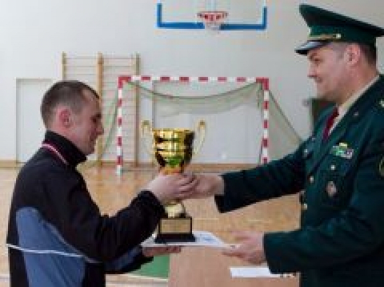 Rēzeknē robežsargi sacentās peldēšanā un dienesta trīscīņā (galerija)