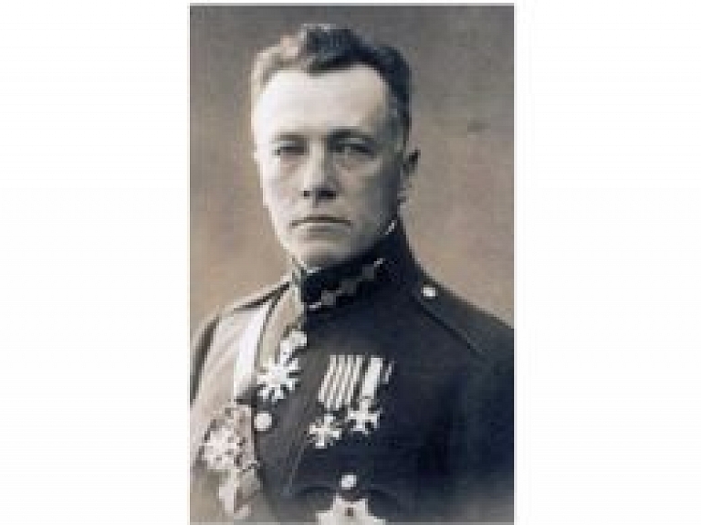 Valkas novada Centrālajā bibliotēkā apskatāma Jānim Balodim veltīta izstāde