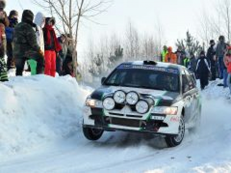 Ventspils "NJ Racing" komandas veiksmīgi startē rallijā "Sarma 2011"