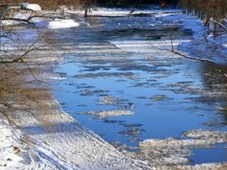 Valmieras pašvaldība informēs iedzīvotājus par plūdiem