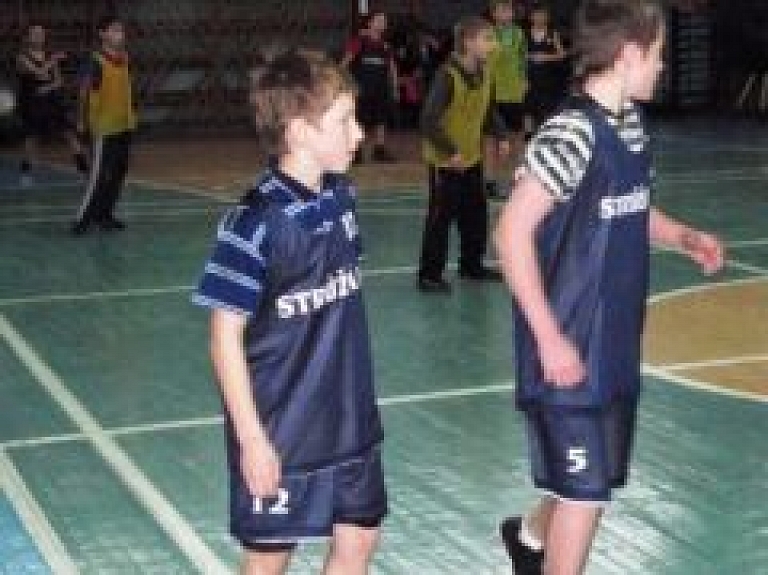 Rekordliels skolēnu skaits no Rēzeknes un Viļānu novadiem  piedalās Tautas bumbas sacensībās