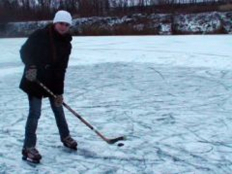 Signe Leimonte no Uzvaras Labiedarbi.lv konkursā cīnās par iespēju apmeklēt hokeja nodarbības