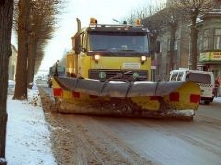 Liepājas pašvaldība aicina pieteikties uz sniega tīrīšana namu iekšpagalmos