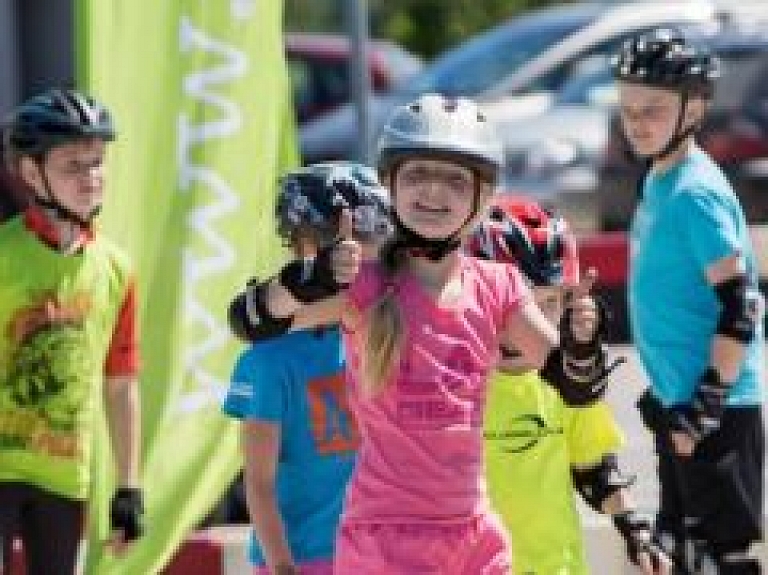 Sabiedrībā pazīstamas ģimenes gatavojas "Spice" skrituļslidošanas maratonam