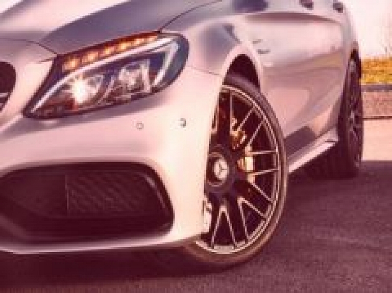 Mercedes-AMG un Renault Espace aprīkotas ar Dunlop riepām