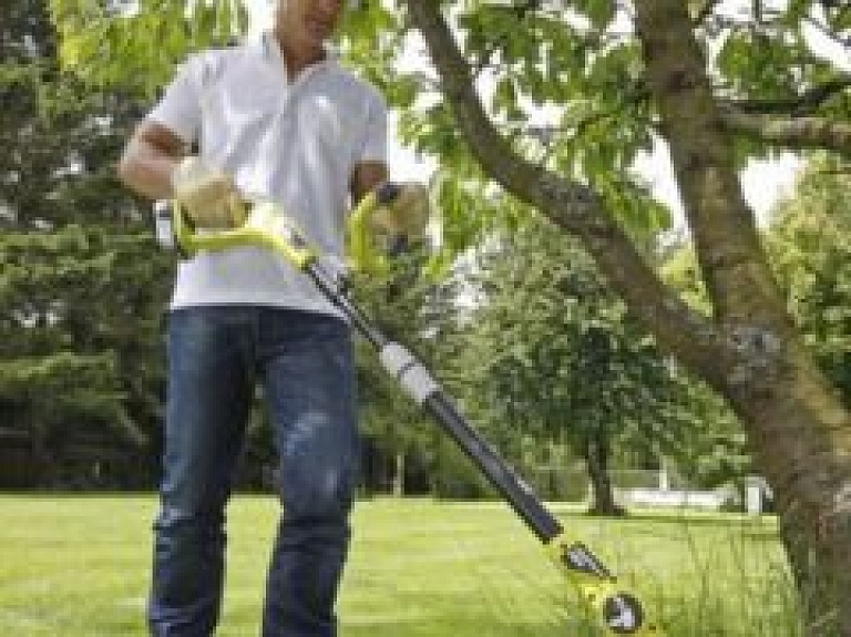 Rīgas populārākas pļaujmašīnas, reģionos- pļaujamie traktoriņi