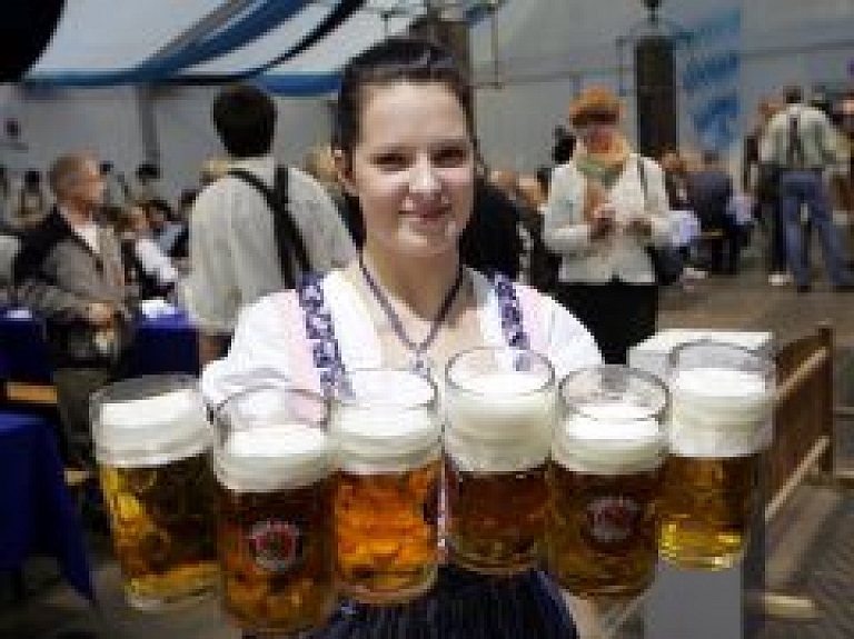 Ventspilī notiek alus svētki "Oktoberfest"