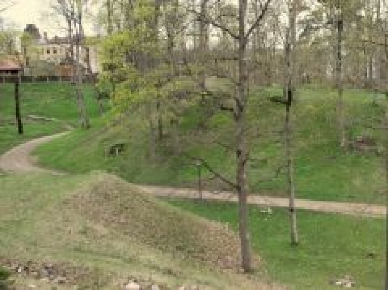 Svētdien Cēsīs notiks pasākums "Ieskats Riekstu kalna arheoloģiskajā izpētē – senāk un tagad"