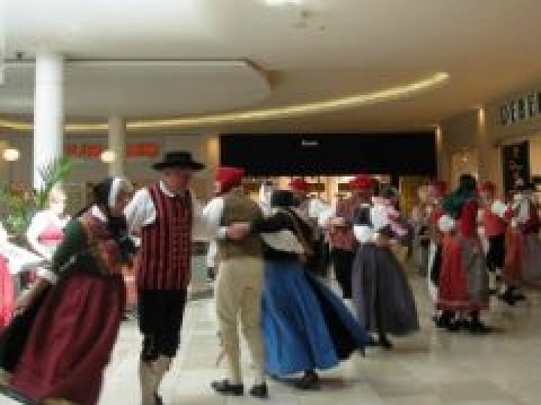 Šodien Cēsīs notiks Latviešu un dāņu sadancošanās koncerts "Dejo, un draugus sev atradīsi"