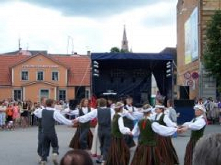 Cēsīs notiks deju koncerts Spēlēju, Dancoju