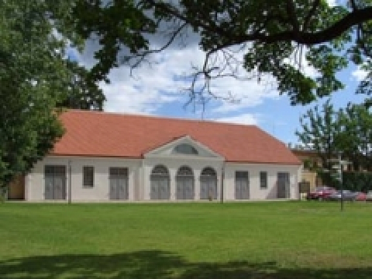 Ceturtdien Cēsu Izstāžu namā Ilonas Būveres filma "Versija Vera"