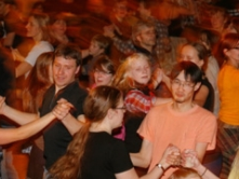 16. janvārī  Cēsu Danču klubs aicina uz dančiem nakts garumā