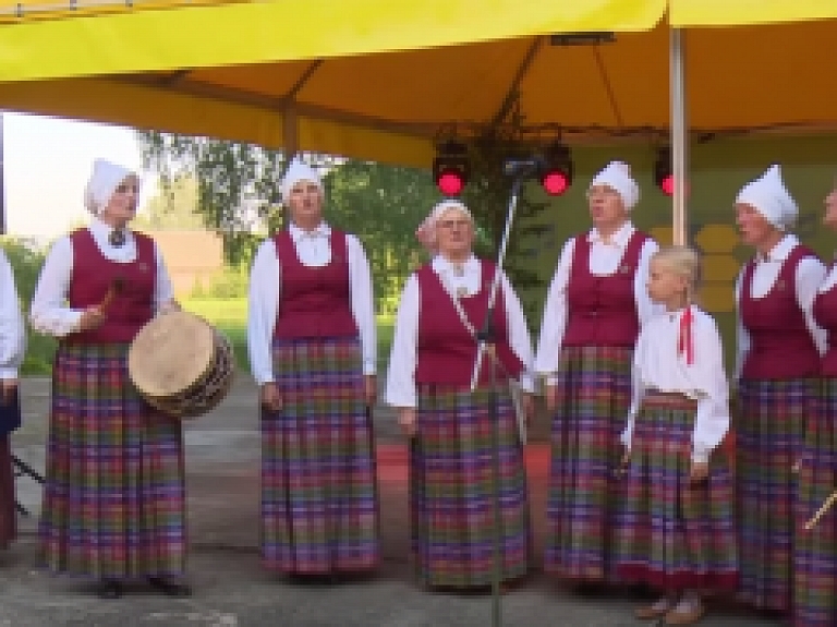 Vidusdaugavas TV: Rubenes brīvdabas estrādē norisinājušies Jēkabpils novada svētki