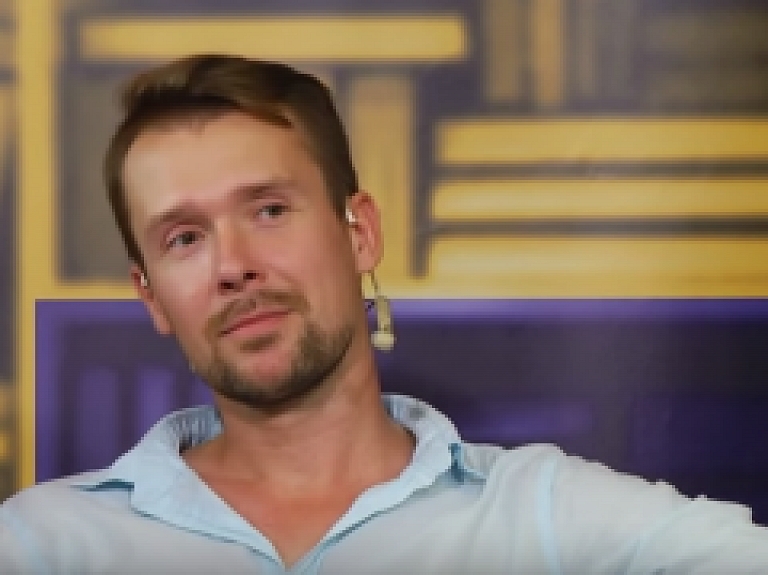 RīgaTV 24: Par "AirBaltic" incidentu, seju aizsedzošu apģērbu, tiltu bīstamību Latvijā