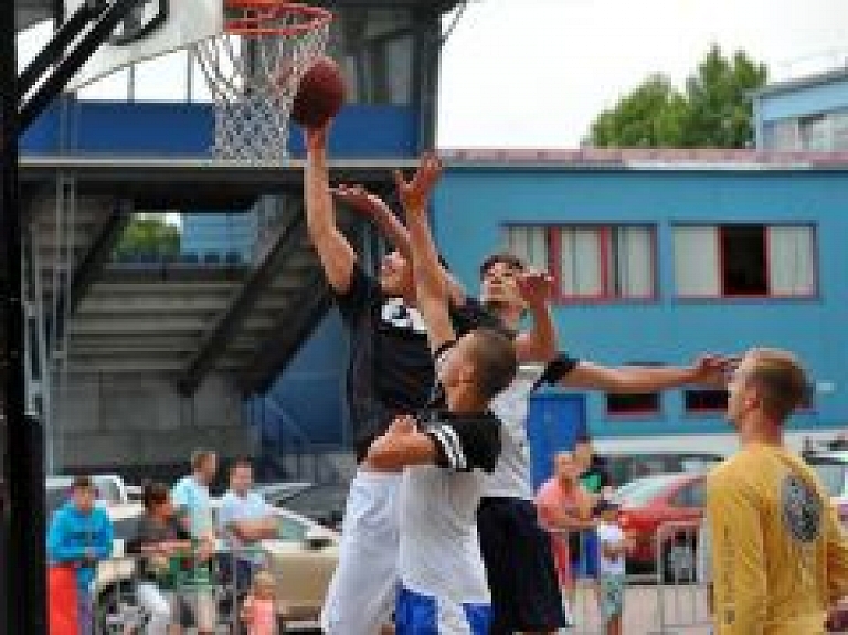 Ielu basketbolā uzvar "Kaimiņš"ar Dreiškenu priekšgalā