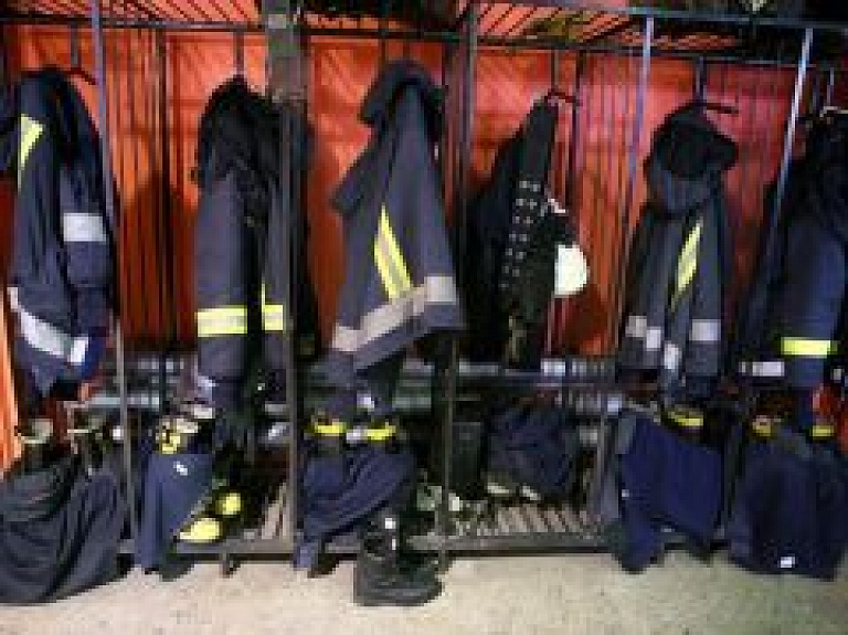 VUGD glābj cilvēkus, kas laivā devušies izbraucienā pa Babītes ezeru