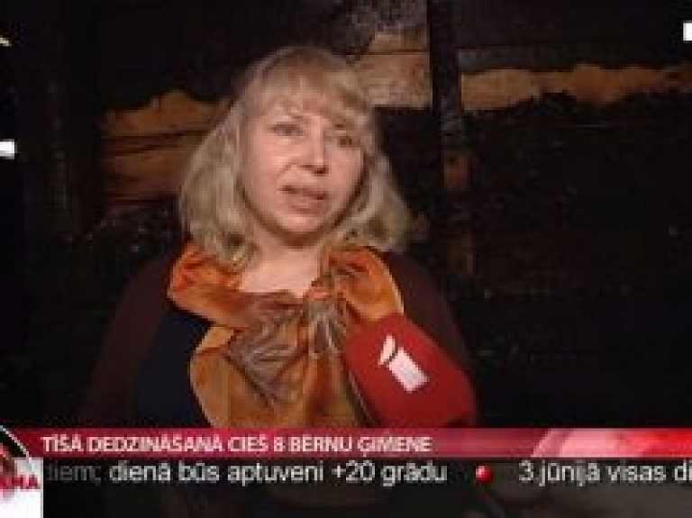 Tīšā dedzināšanā cieš astoņu bērnu ģimene