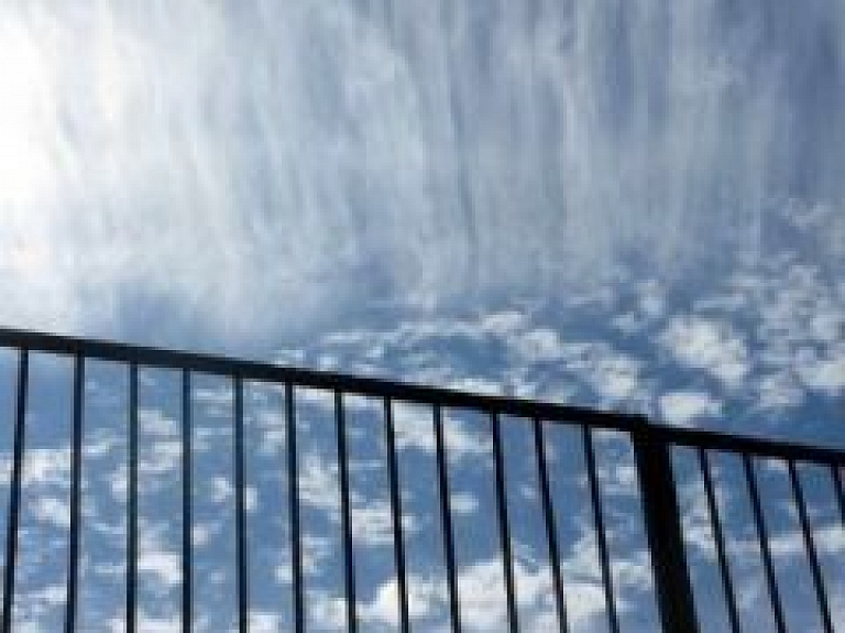 Rīgā sieviete izkritusi no ceturtā stāva