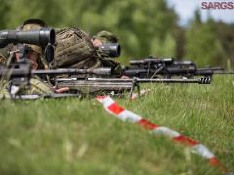 Ādažos trenējas Baltijas valstu bruņoto spēku snaiperi