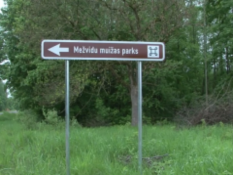 Latgales Reģionālā TV: Aizsargājamā dabas piemineklī "Mežvidu parks" īpašnieks bez saskaņošanas izcērt kokus