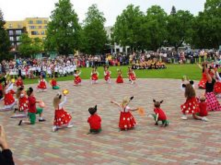 Ādažos aizvadīta Bērnu aizsardzības diena