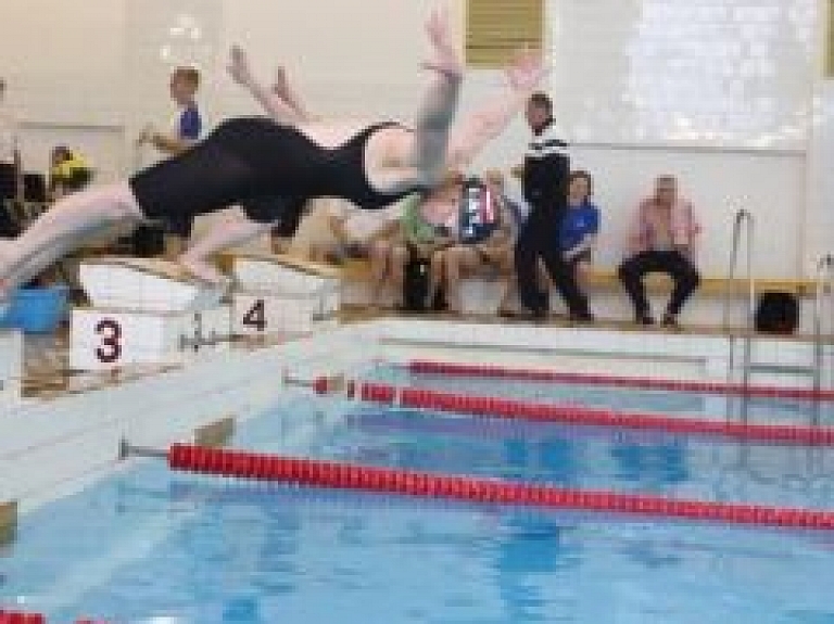 Rēzeknes sportisti gūst labu rezultātus peldēšanas sacensībās