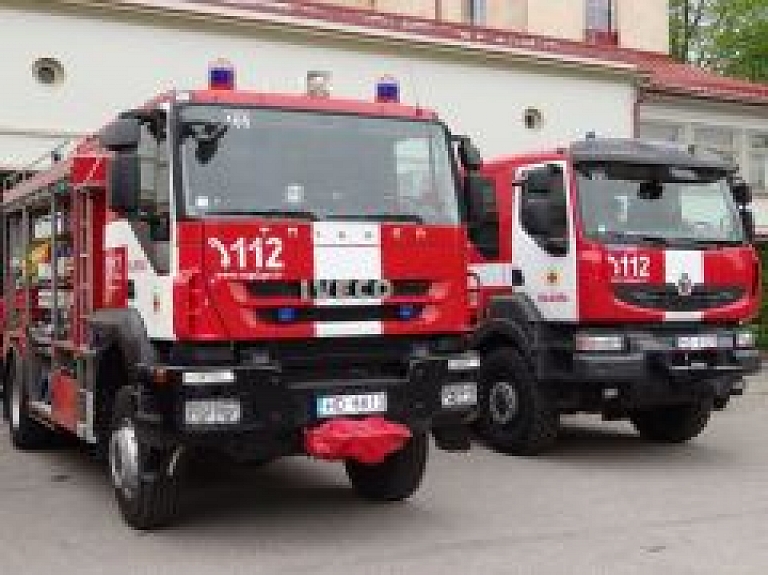 Stoļerovas pagastā aizdegusies saimniecības ēka