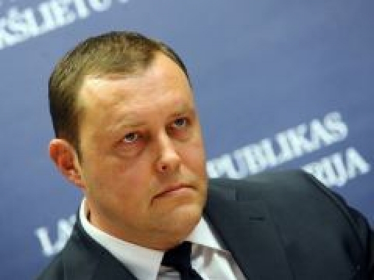 Kozlovski satrauc Krievijas pilsoņu iekļūšana Ādažu bāzē