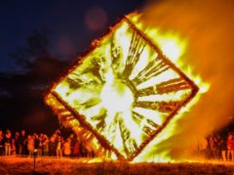 "Rēķu kalnā" notiks ugunsskulptūru festivāls