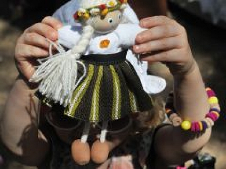 Noslēdzies Latviešu tautas lietišķās mākslas darinājumu gadatirgus
